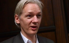 Assange's face causes mass walk-out