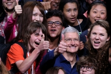 Apple patents "socially distant selfies"